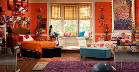 lv et maddie|liv and maddie bedroom.